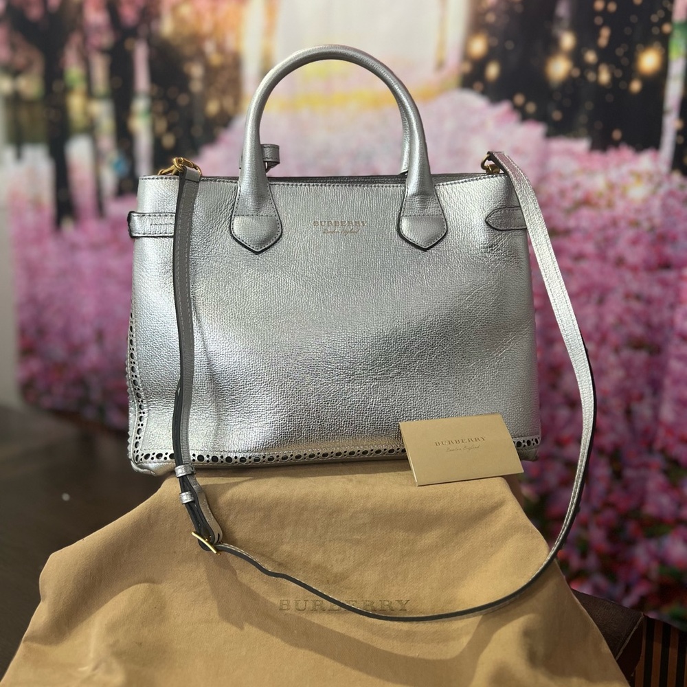 BURBERRY METALLIC CALFSKIN BROGUING MEDIUM BANNER TOTE BAG - Picture 4 of 5